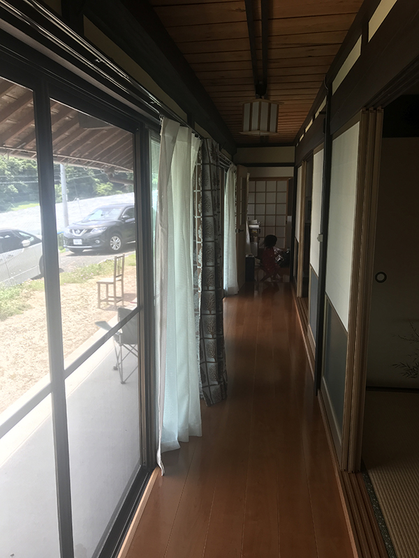 ç¸å´å±å